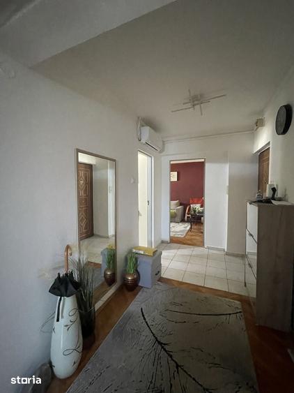 Apartament cu 3 camere decomandat în Cetate