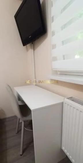 Apartament cu 3 camere semidecomandat, mobilat în Berceni