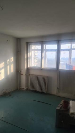 Apartament cu 3 camere decomandat în Tei