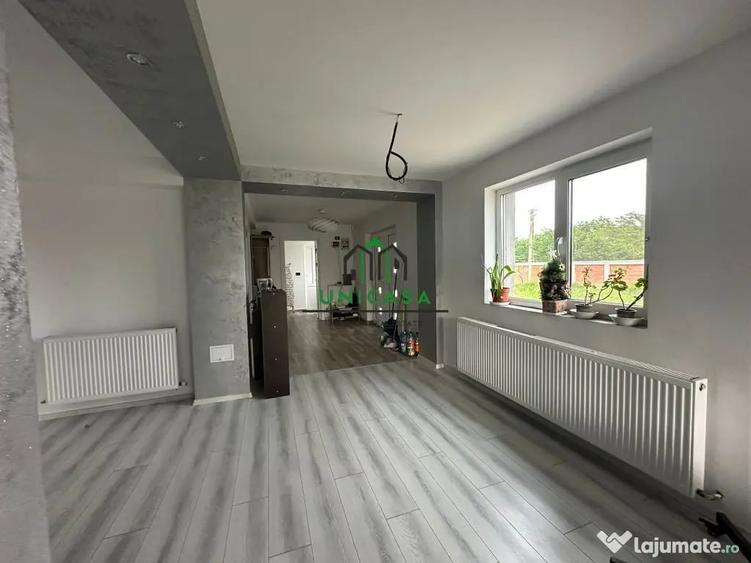 Casă cu 7 camere cu Teren 2000 Mp în Români