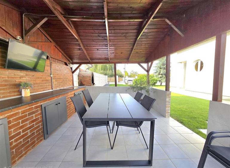 Casă individuală cu 6 camere cu Piscina în Sânmartin