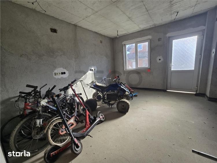 Casă cu 4 camere cu Teren 300 Mp în Sântandrei