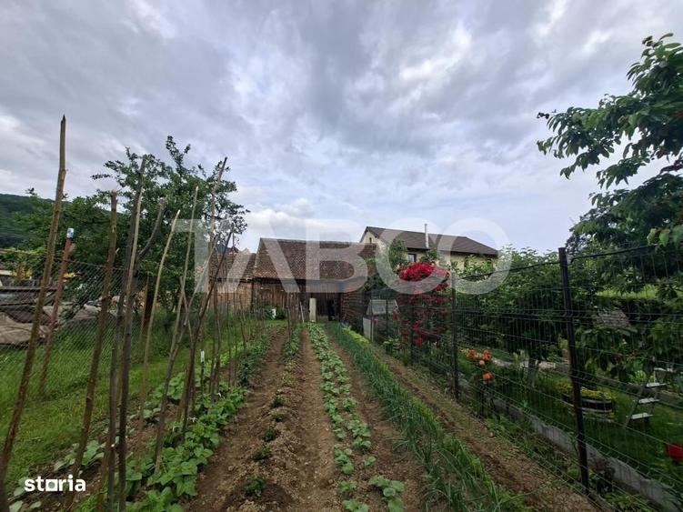 Casă cu 2 camere nedecomandat cu Teren 580 Mp în Axente Sever