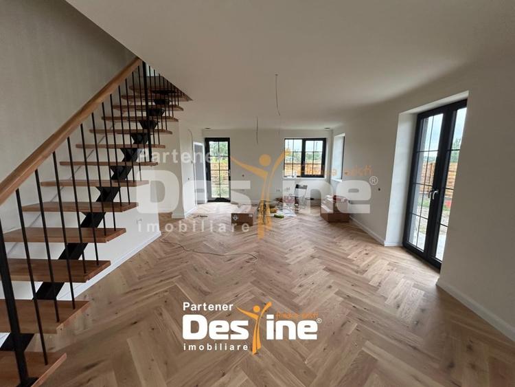 Casă individuală cu 5 camere cu Teren 360 Mp în Rediu