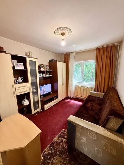 Apartament cu 3 camere decomandat în Bârzești
