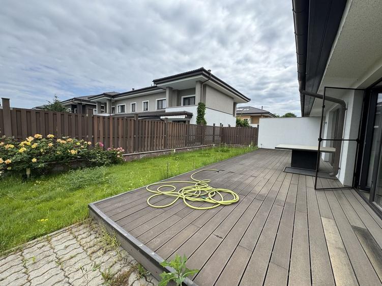 Duplex cu 7 camere cu Canalizare în Pipera