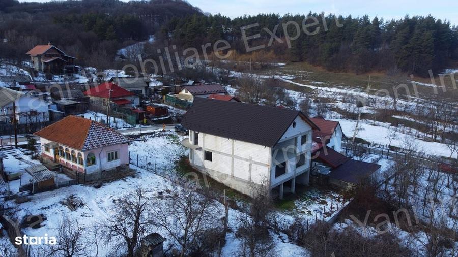 Casă cu 4 camere cu Teren 723 Mp în Central