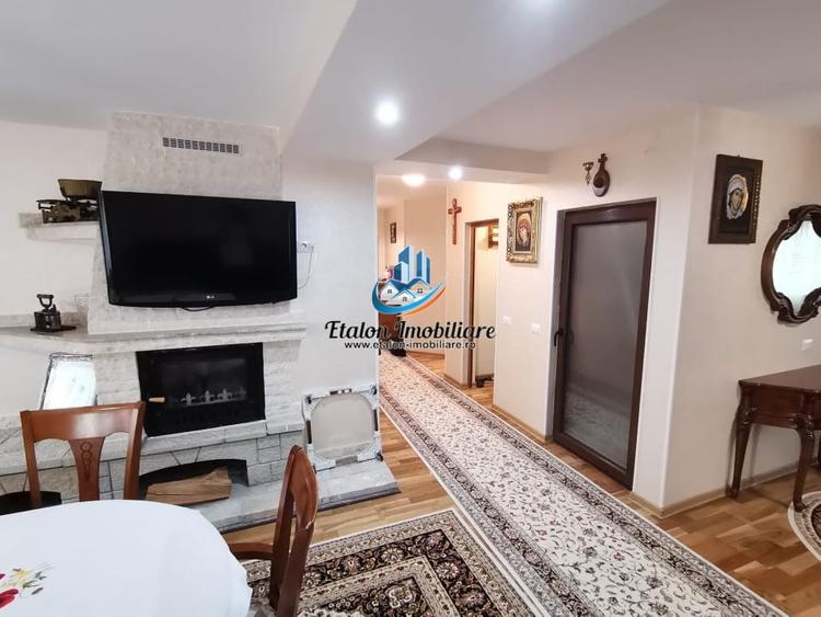 Casă individuală cu 7 camere cu Teren 1066 Mp în Periferie
