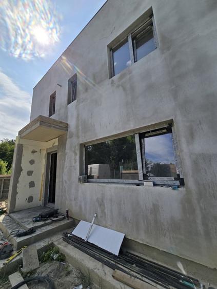 Casă individuală cu 4 camere cu Teren 400 Mp în Mărgineni