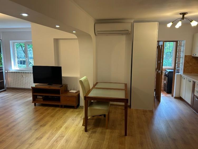 Apartament cu 3 camere decomandat, mobilat în Brâncoveanu