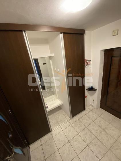 Apartament cu 2 camere semidecomandat, mobilat în Gorjului