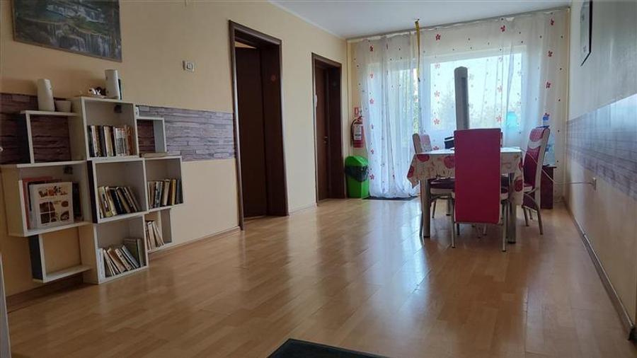 Casă individuală cu 10 camere cu Canalizare în Aradul Nou