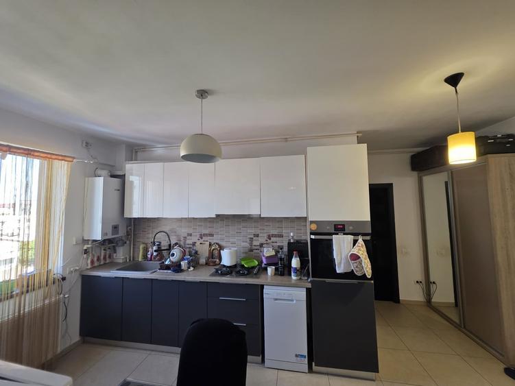 Apartament cu 2 camere în Km 4-5