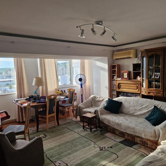 Apartament cu 4 camere decomandat în Gară