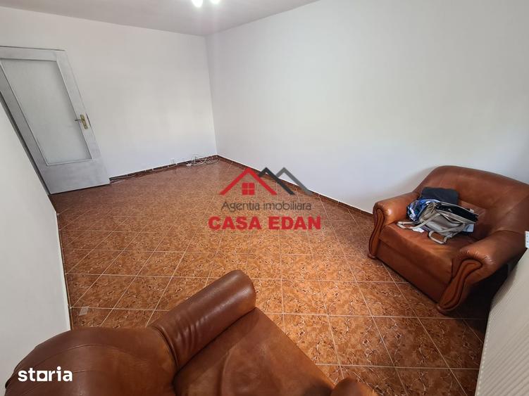 Apartament cu 2 camere decomandat în Piața Centrală