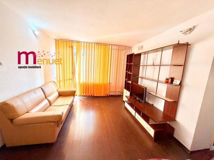 Apartament cu 2 camere semidecomandat în Piața Veche