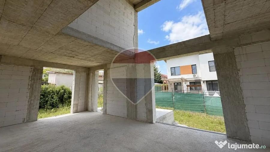 Casă cu 5 camere cu Teren 420 Mp în Corbeanca