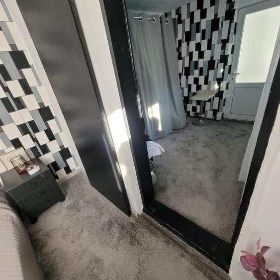 Casă individuală cu 5 camere cu Canalizare în Central