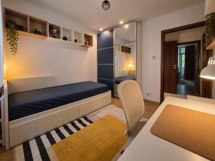 Apartament cu 3 camere semidecomandat, mobilat în Drumul Taberei