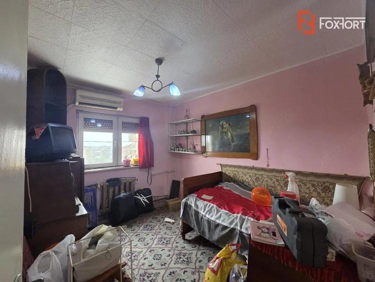 Apartament cu 4 camere semidecomandat în Micălaca
