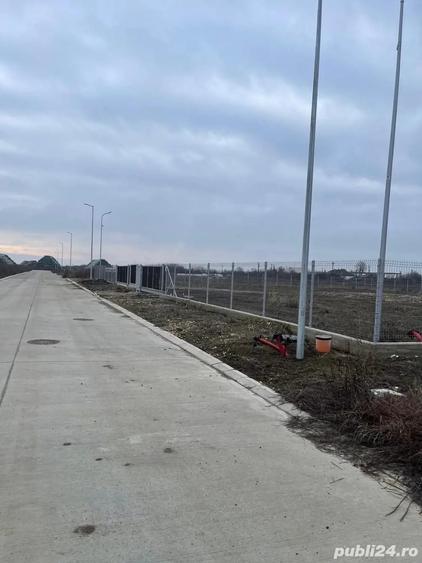 Teren de 2300 mp, în Torontalului