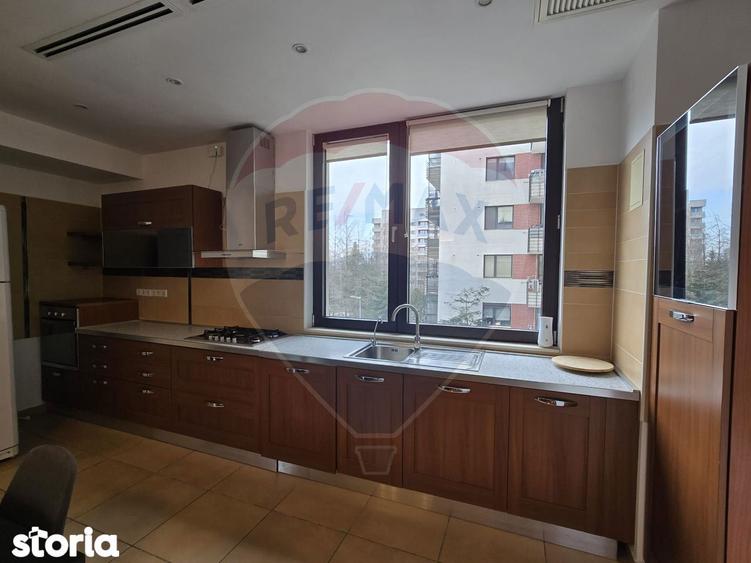 Apartament cu 4 camere decomandat, mobilat în Pipera