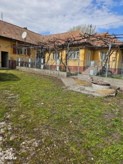Casă cu 3 camere în Ceanu Mic