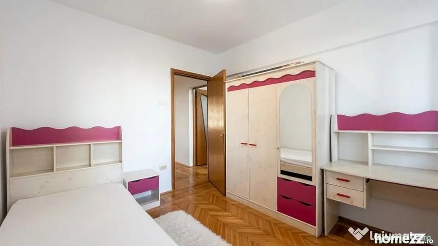 Apartament cu 3 camere semidecomandat în Grivița