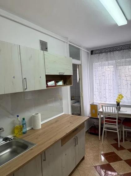 Apartament cu 2 camere decomandat, mobilat în Văcăresti