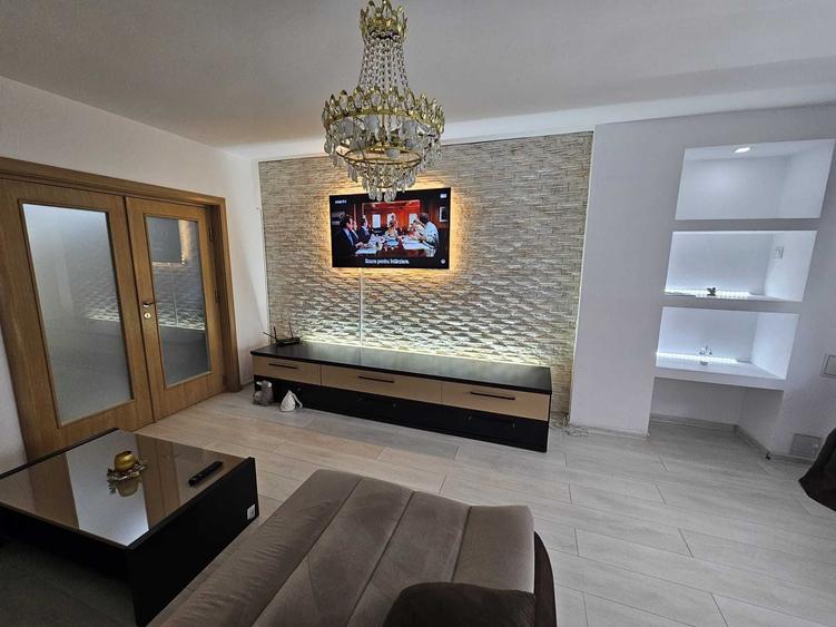 Apartament cu 3 camere decomandat în Decebal