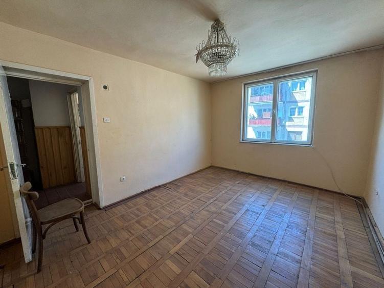 Apartament cu 2 camere nedecomandat în Câmpeni