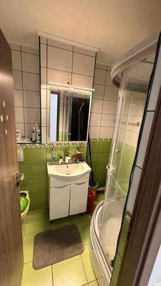 Apartament cu 5 camere decomandat, mobilat în Băneasa