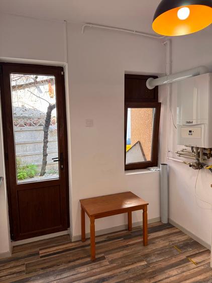 Casă cu 4 camere cu Teren 180 Mp în Moșilor