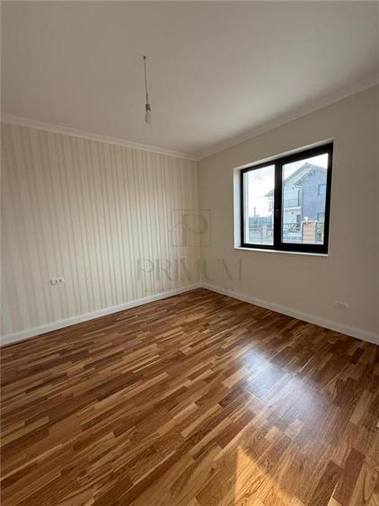 Casă individuală cu 5 camere cu Piscina în Moșnița Nouă