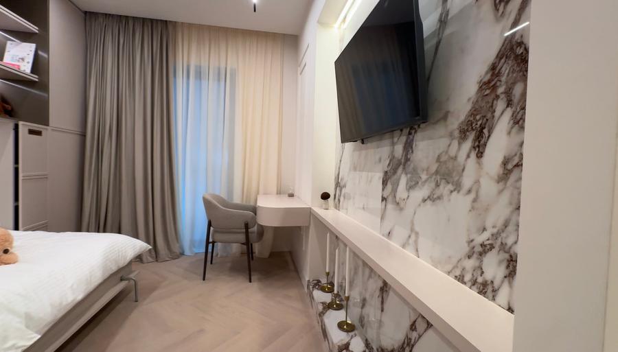 Apartament cu 3 camere decomandat în Aviației