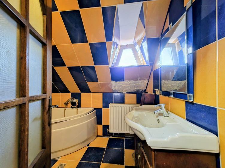 Casă individuală cu 6 camere cu Canalizare în Râșnov