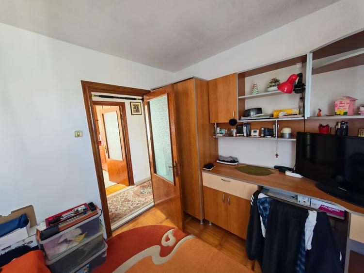 Apartament cu 3 camere decomandat în Dacia