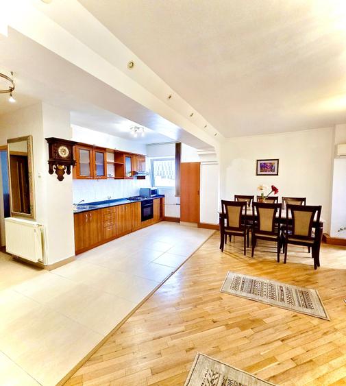 Apartament cu 3 camere decomandat în Centrul Civic