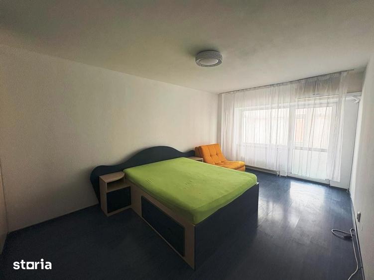 Apartament cu 3 camere decomandat în Păcurari