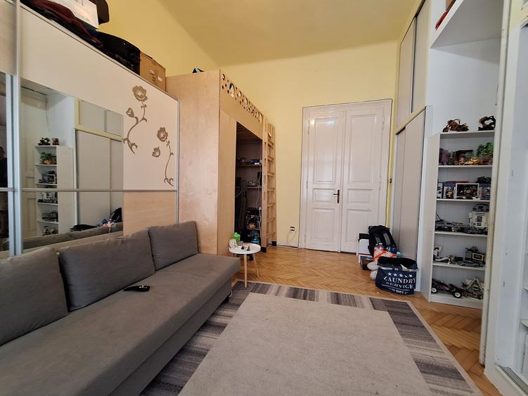 Apartament cu 4 camere circular, mobilat în P-ța Maria