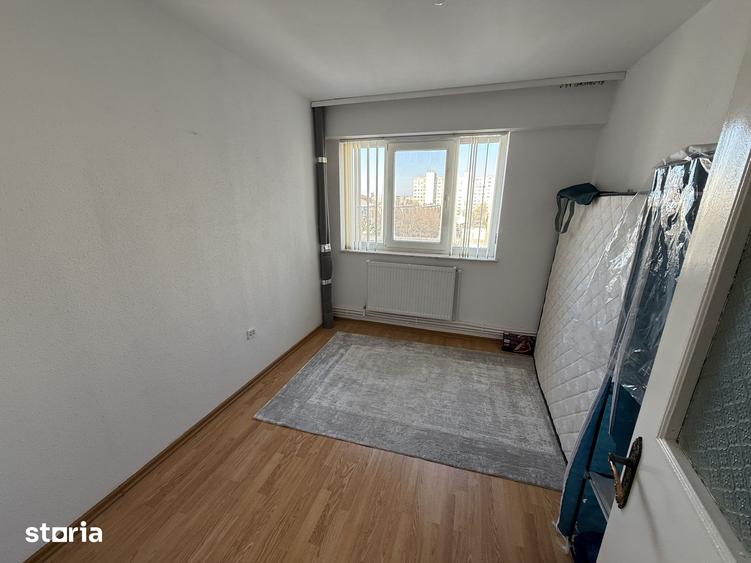 Apartament cu 3 camere decomandat în Casa de Cultură