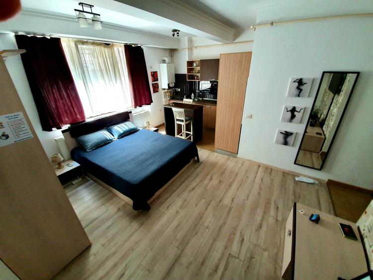Garsonieră decomandată în Central