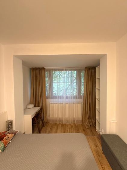 Apartament cu 3 camere semidecomandat în Drumul Taberei