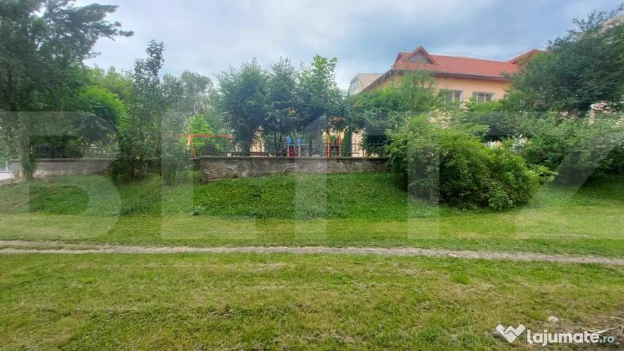 Apartament cu 3 camere semidecomandat în Simeria