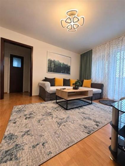 Apartament cu 3 camere semidecomandat în Politehnica