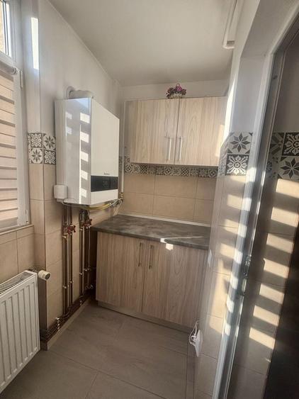 Apartament cu 2 camere semidecomandat în Craiovița Nouă
