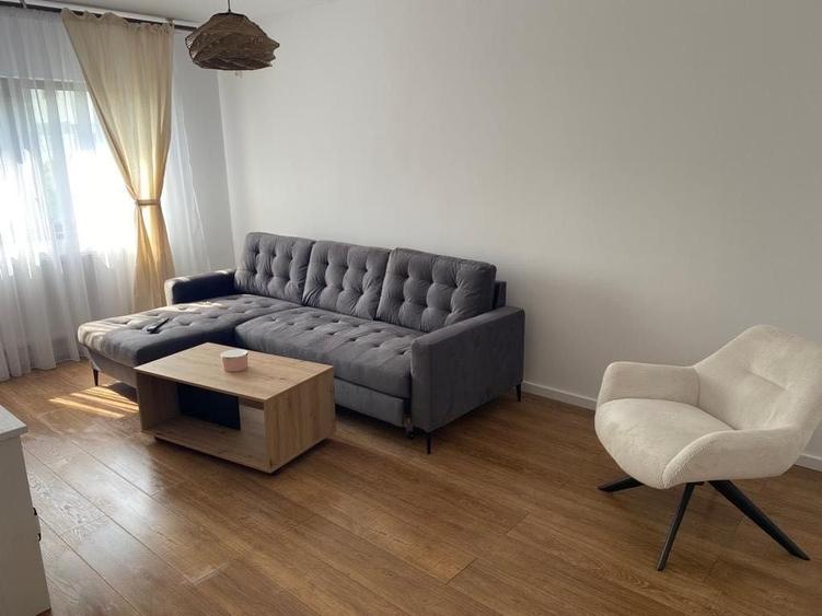 Apartament cu 2 camere decomandat în Micro 17
