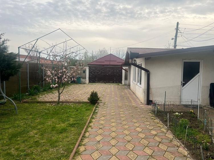 Casă cu 4 camere în Central