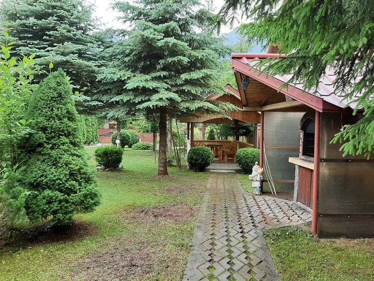 Casă cu 4 camere cu Garaj în Bușteni