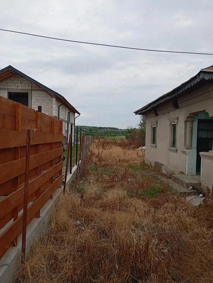 Casă cu 2 camere cu Teren 2000 Mp în Petrești
